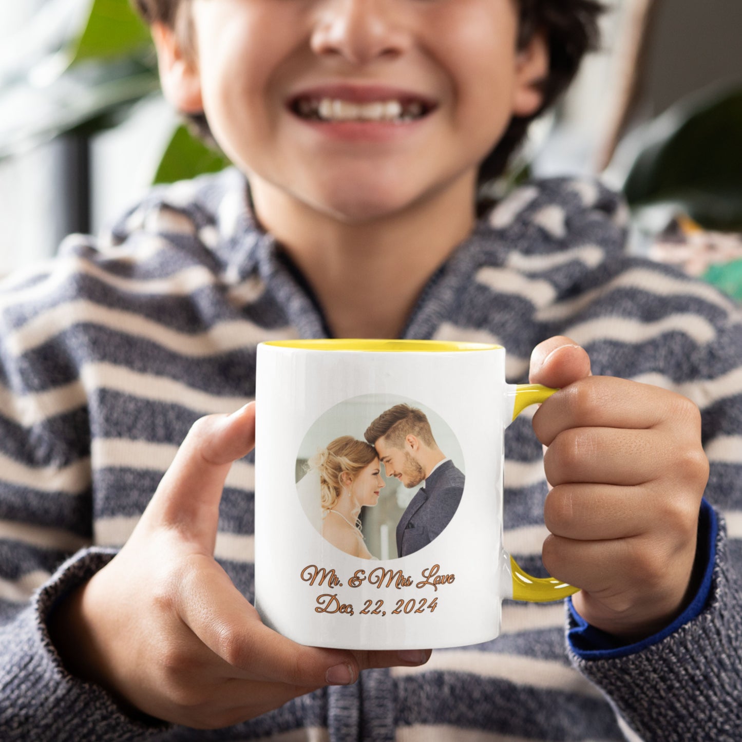 Personalisierte Tasse, weiß/goldgelb, 325 ml, Geschenkidee mit Foto, Text oder Logo, Kreisdesign