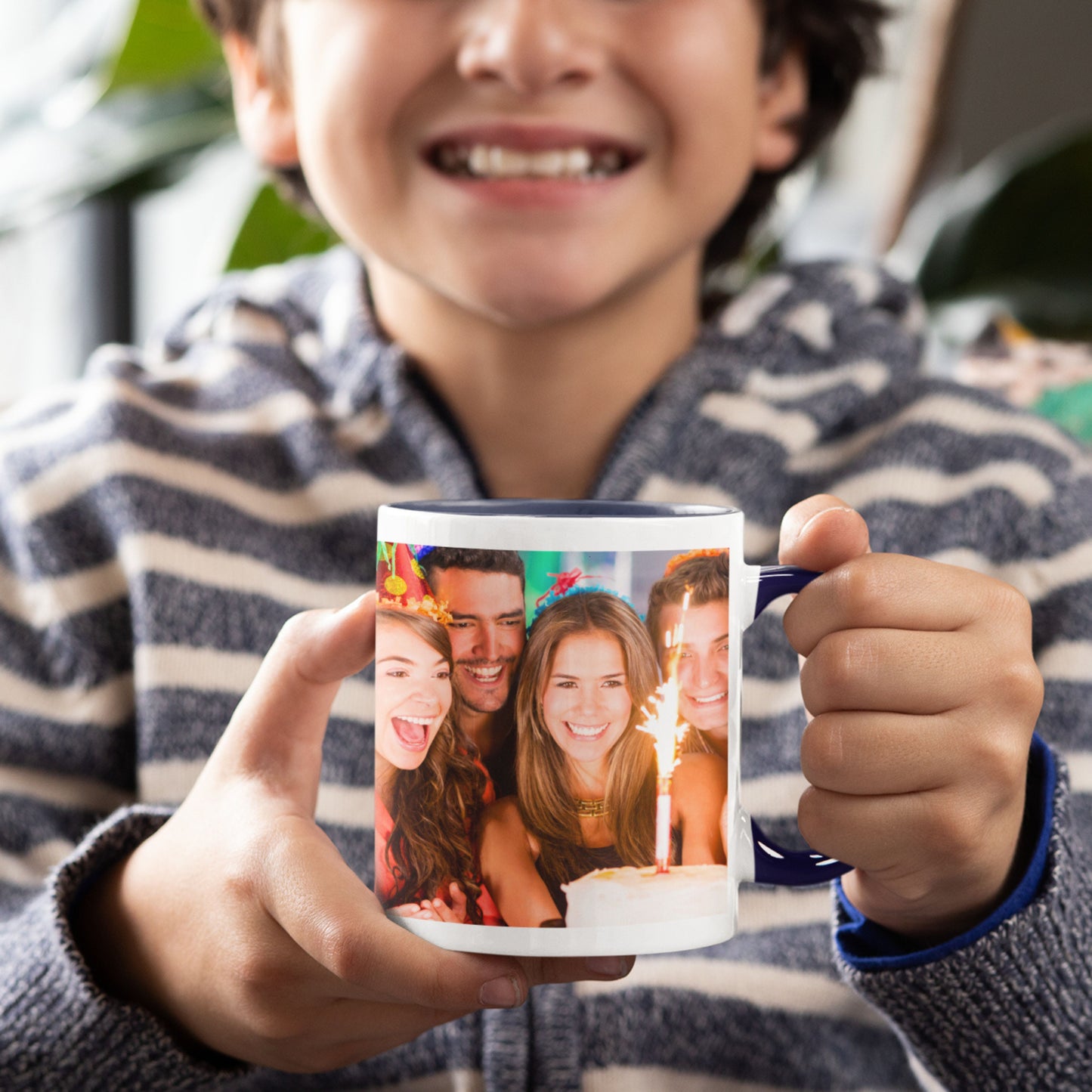 Personalisierte Tasse, weiß/marineblau, 325 ml, mit Foto, Text oder Logo, Rundum-Design