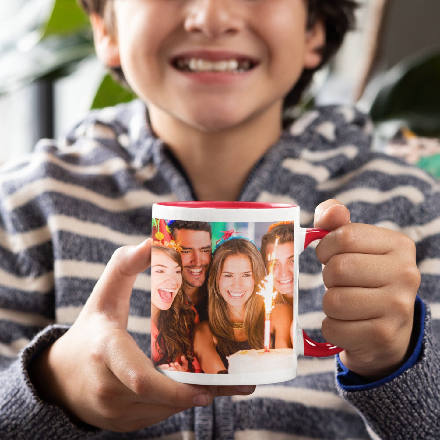 Personalisierte Tasse Weiß/Rot, 325 ml, Geschenkidee mit Foto, Text oder Logo, Rundum-Design