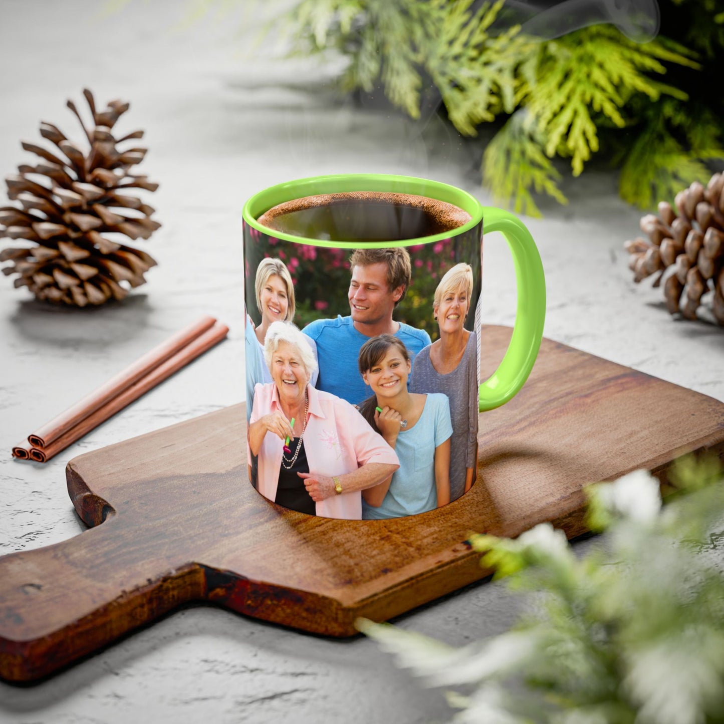 Personalisierte Tasse, weiß/hellgrün, 325 ml, Geschenkidee mit Foto, Text oder Logo, Rundum-Design