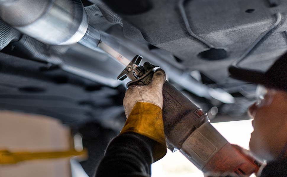 MagnaFlow Exhaust Products 51046 Magnaflow 48 State Converter  - Catalytic Converter; OEM Grade; Stainless Steel; Single 2-1/2 Inch Weld-On Inlet; Single 2-1/2 Inch Weld-On Outlet; 8-1/2 Inch Body/ 9 Inch Overall Length; With Hardware