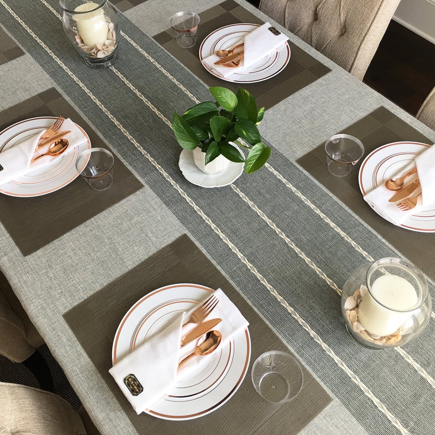 JL Prime 25 Piece 10 Inch Rose Gold Plastic Dinner Plates Bulk Set, Heavy Duty Reusable Disposable Plastic Plates with Rose Gold Rim for Party and Wedding